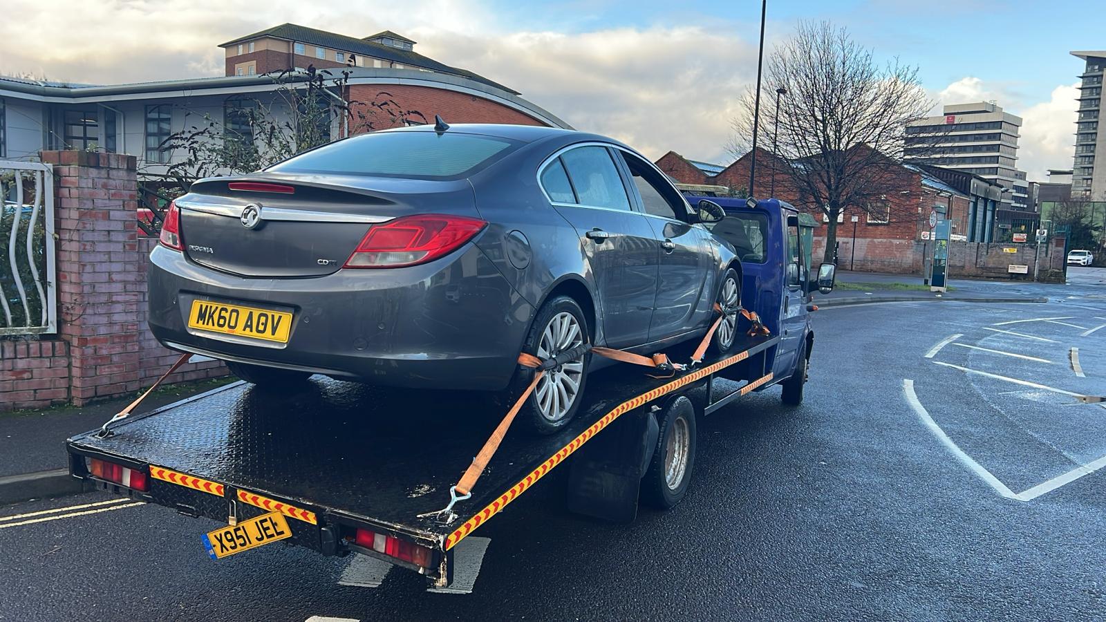 Technician changing a tyre at the roadside